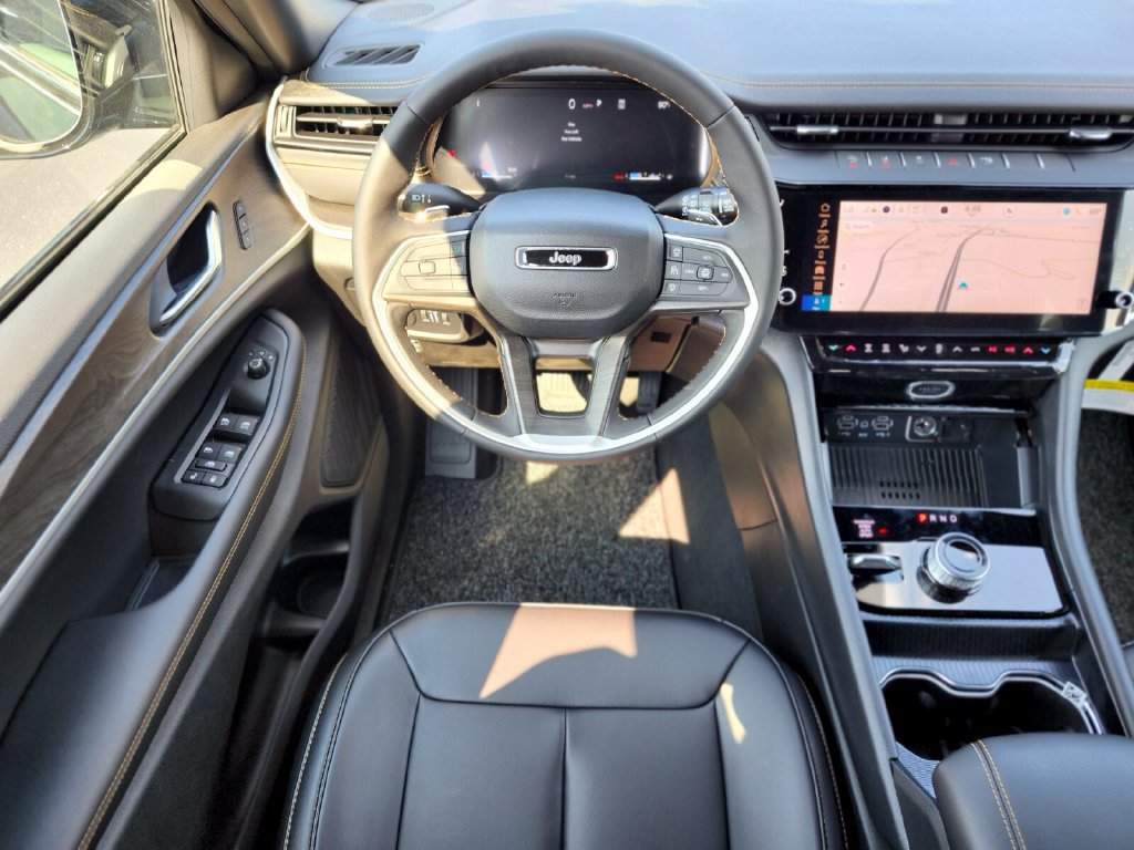 New 2026 Jeep Grand Cherokee Limited AWD/4WD image 13