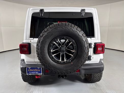 Used 2024 Jeep Wrangler Unlimited Rubicon AWD/4WD image 7