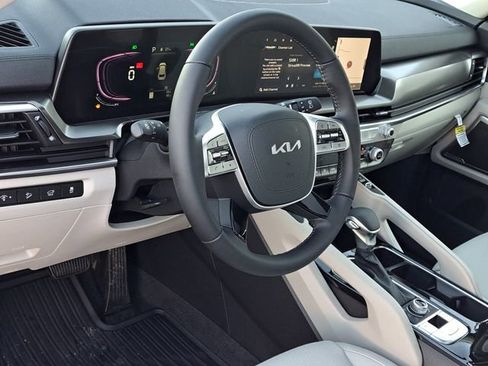 New 2025 Kia Telluride S image 8