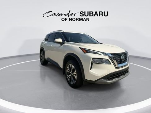 Used 2021 Nissan Rogue SV w/ Premium Package FWD image 2