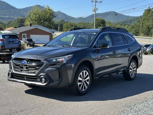 Used 2024 Subaru Outback Premium AWD/4WD image 7