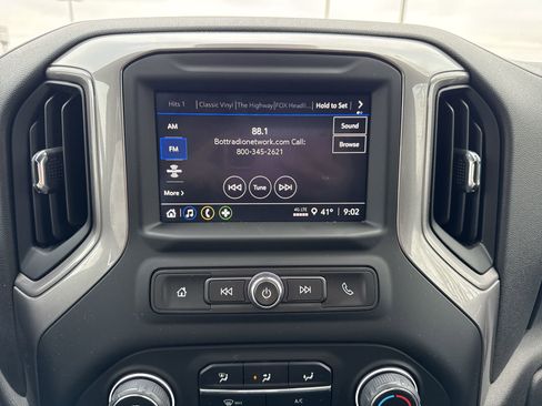 Used 2023 Chevrolet Silverado 1500 Custom image 16