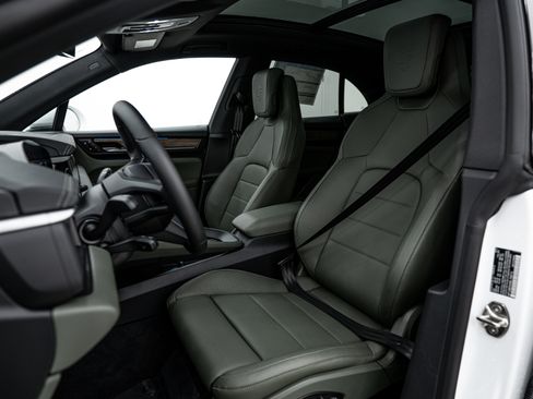 New 2025 Porsche Macan 4S Electric image 5