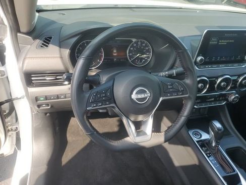Certified 2024 Nissan Sentra SR FWD image 17