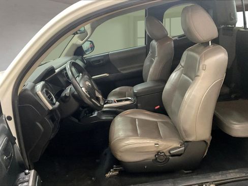 Used 2017 Toyota Tacoma SR image 18