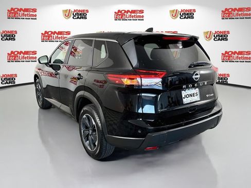 Certified 2024 Nissan Rogue SV AWD/4WD image 2