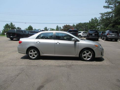Used 2012 Toyota Corolla LE w/ Premium Pkg FWD image 4