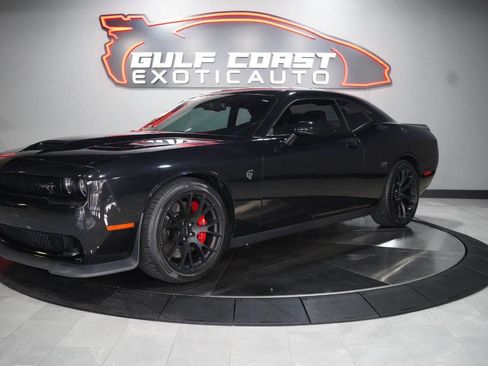 Used 2015 Dodge Challenger SRT Hellcat image 2