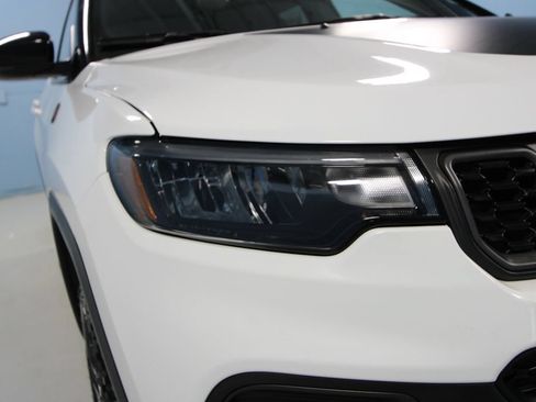 Used 2025 Jeep Compass Trailhawk AWD/4WD image 33