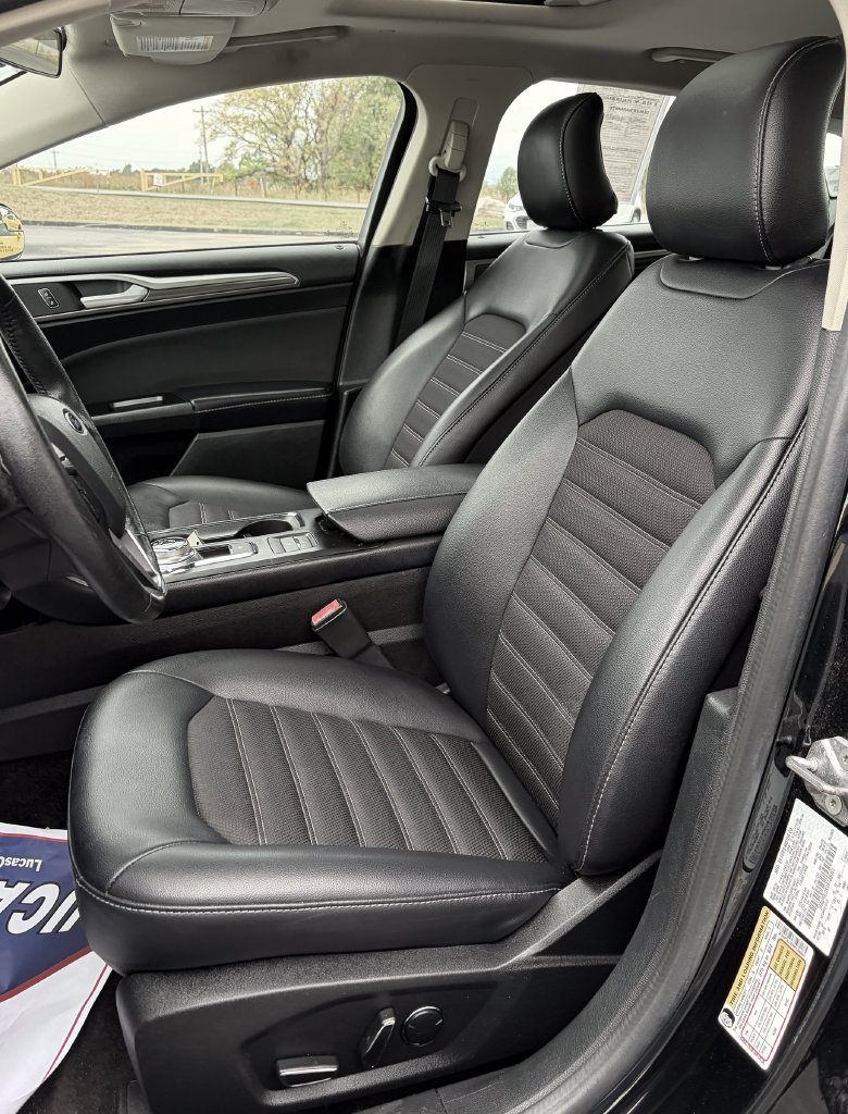 Used 2017 Ford Fusion SE w/ Equipment Group 601A FWD image 17