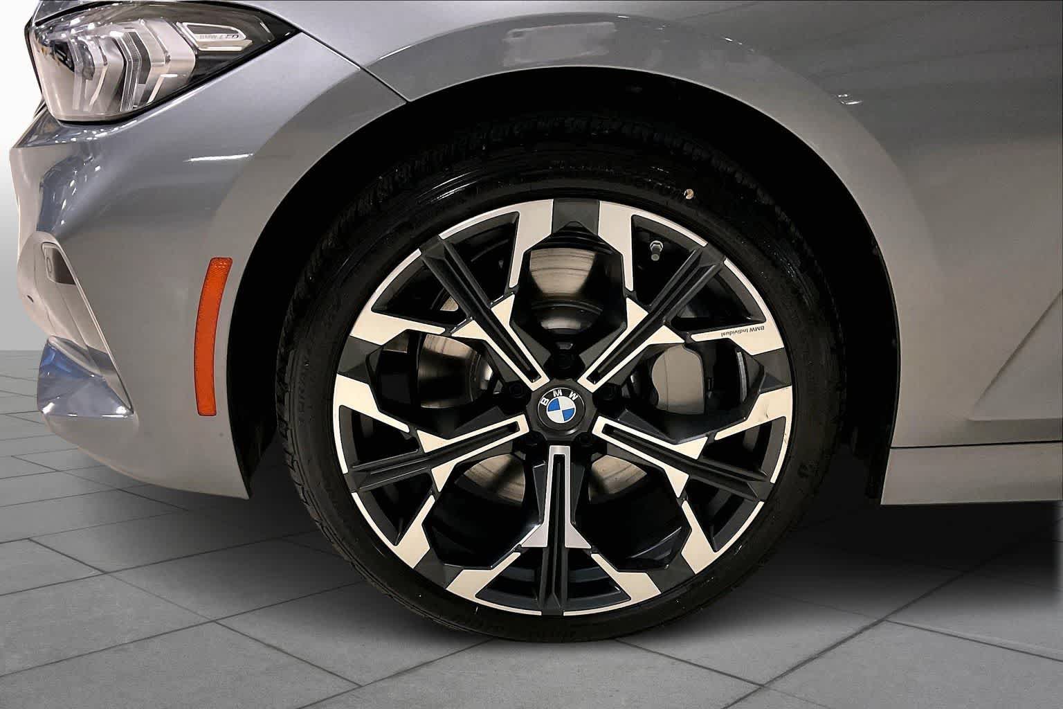 Used 2026 BMW 330i Sedan w/ Premium Package RWD image 11