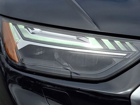 Certified 2022 Audi Q5 2.0T Prestige AWD/4WD image 9