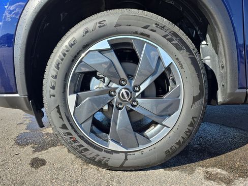 Used 2025 Nissan Rogue SV image 25