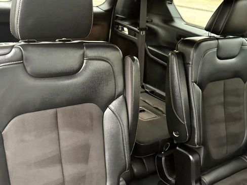 Used 2023 Jeep Grand Cherokee L Laredo RWD image 40