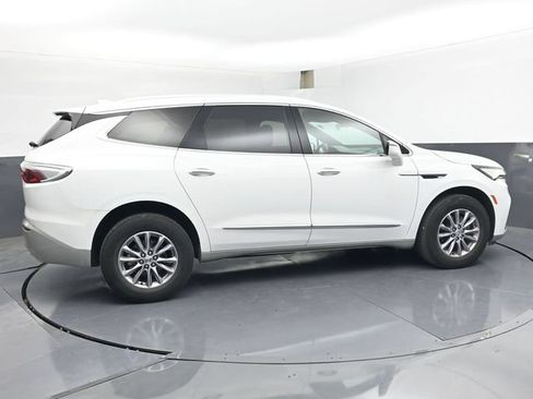 Used 2023 Buick Enclave Essence FWD image 3