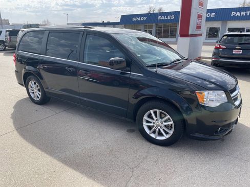 Used 2018 Dodge Grand Caravan SXT image 6