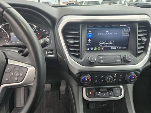 Used 2023 GMC Acadia SLT image 13