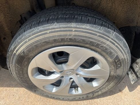 Used 2020 Toyota RAV4 LE image 6