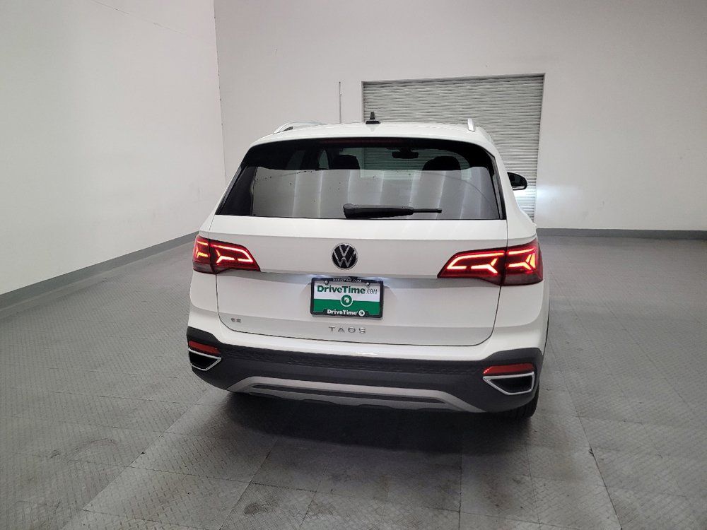 Used 2023 Volkswagen Taos SE w/ Panoramic Sunroof Package FWD image 7