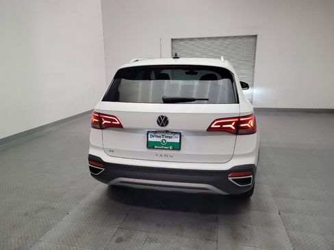Used 2023 Volkswagen Taos SE w/ Panoramic Sunroof Package FWD image 7