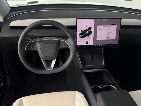 Used 2026 Tesla Model Y 2WD image 29