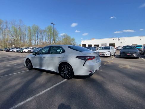 Used 2024 Toyota Camry SE image 10
