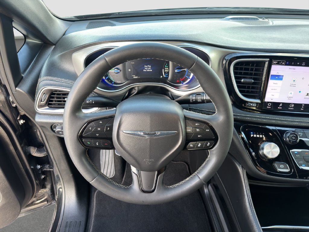 Used 2024 Chrysler Pacifica Premium FWD image 10