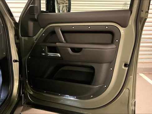 Certified 2025 Land Rover Defender 130 X-Dynamic SE AWD/4WD image 27