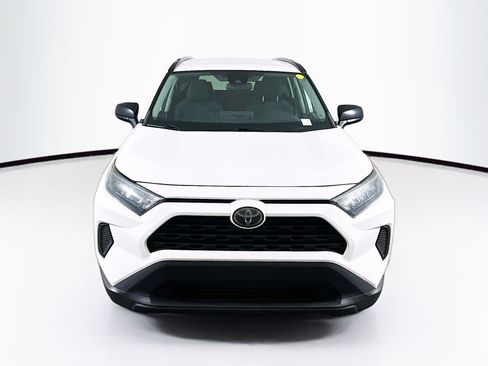 Used 2020 Toyota RAV4 LE image 2