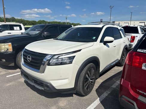 Used 2024 Nissan Pathfinder Platinum w/ Cargo Package AWD/4WD image 8