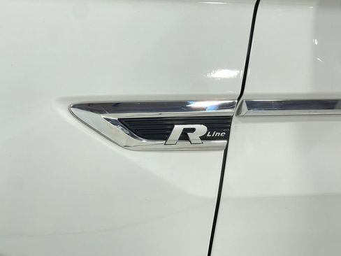 Used 2021 Volkswagen Tiguan SE R-Line image 38