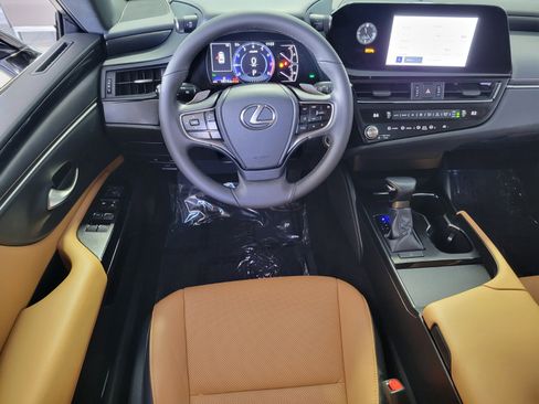 Certified 2025 Lexus ES 350 FWD image 15