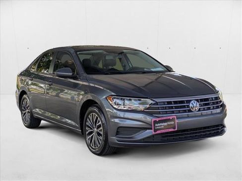 Used 2019 Volkswagen Jetta SE w/ Cold Weather Package image 3