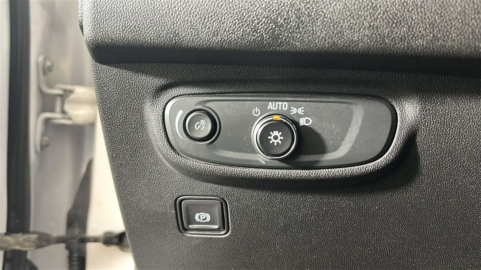 Used 2020 GMC Terrain SLE FWD image 21
