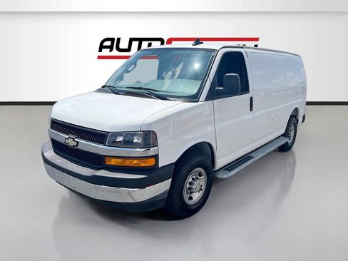 Used 2025 Chevrolet Express 2500 w/ Driver Convenience Package RWD image 3