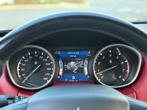 Used 2017 Maserati Levante S AWD/4WD image 13