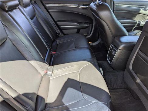 Used 2018 Chrysler 300 Touring L RWD image 19