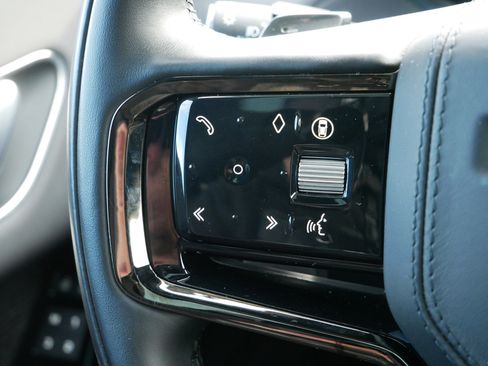 Used 2025 Land Rover Range Rover Velar Dynamic SE image 22