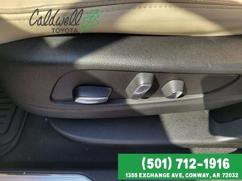 Used 2018 Cadillac XT5 Luxury w/ Driver Awareness Package image 12