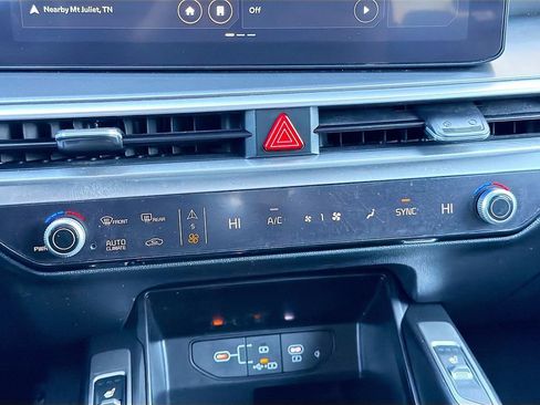 Used 2024 Kia Sorento S image 37