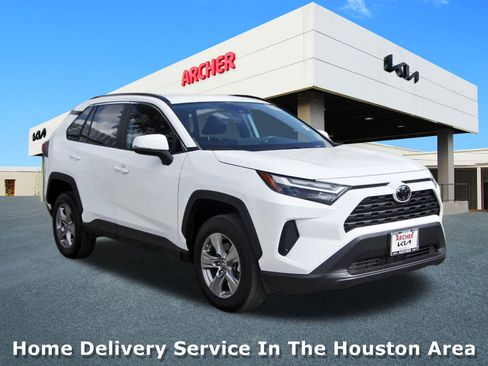 Used 2023 Toyota RAV4 XLE image 1