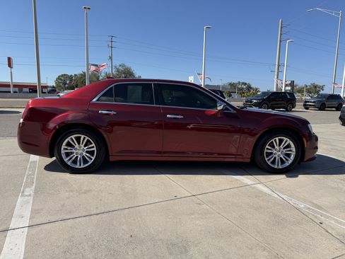 Used 2015 Chrysler 300 C image 3