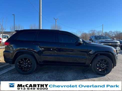 Used 2022 Jeep Grand Cherokee Laredo X image 2