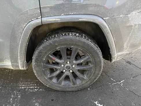 Used 2021 Jeep Grand Cherokee Laredo X image 6