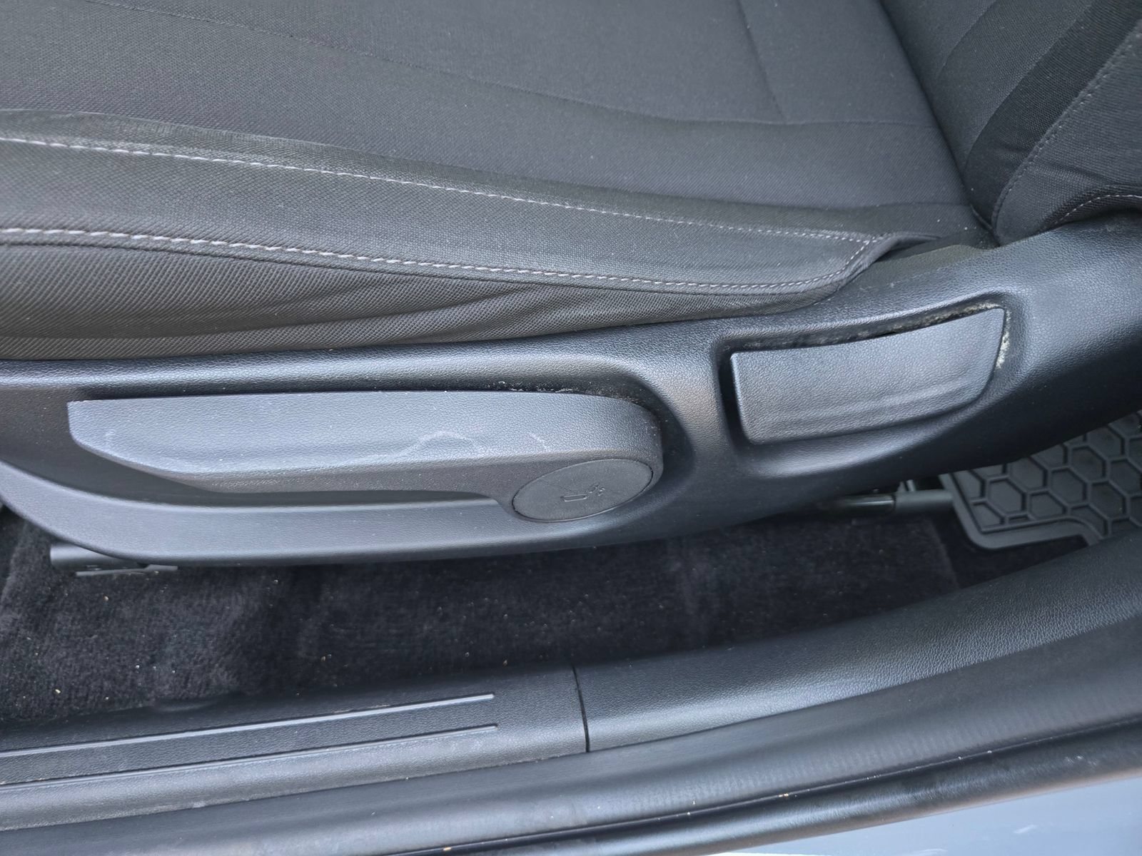 Used 2022 Hyundai Elantra SEL w/ Cargo Package FWD image 23