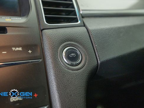 Used 2013 Ford Taurus SEL FWD image 20