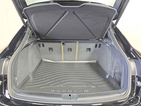 Certified 2025 Porsche Macan image 25