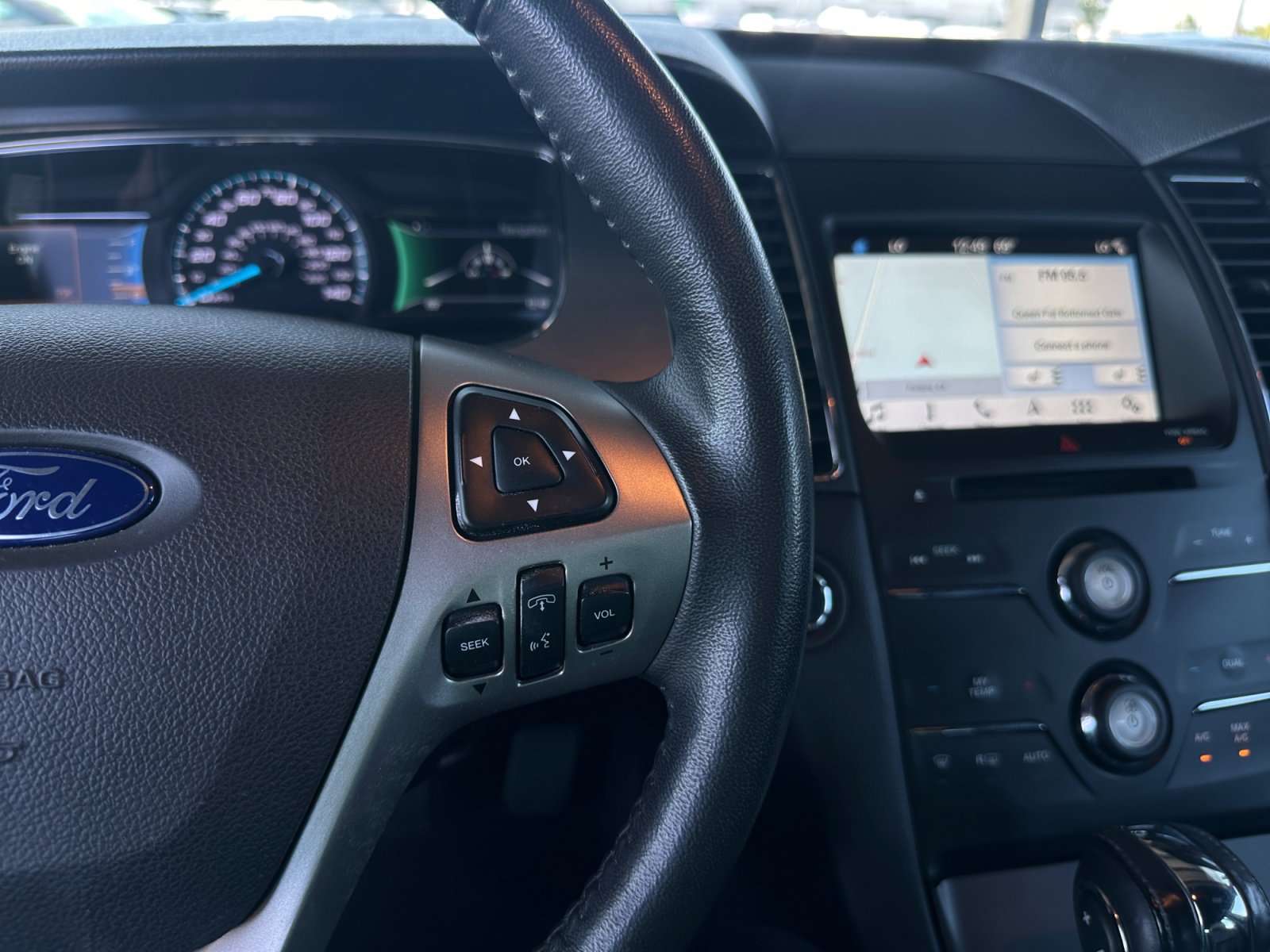 Used 2018 Ford Taurus SEL w/ Equipment Group 201A FWD image 20