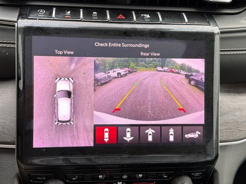 Used 2025 Jeep Grand Cherokee L Limited w/ Luxury Tech Group II AWD/4WD image 37