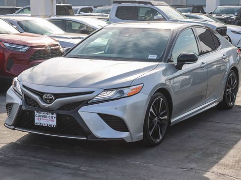 Certified 2020 Toyota Camry XSE image 3